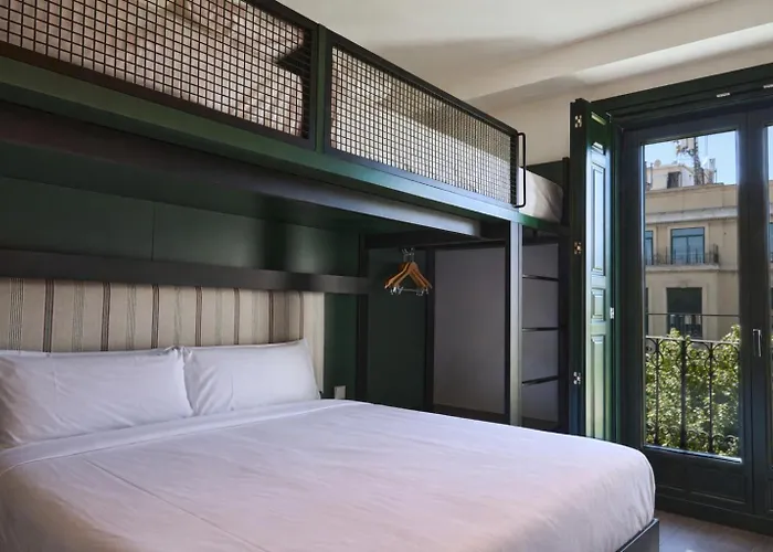 LATROUPE PradoHostal